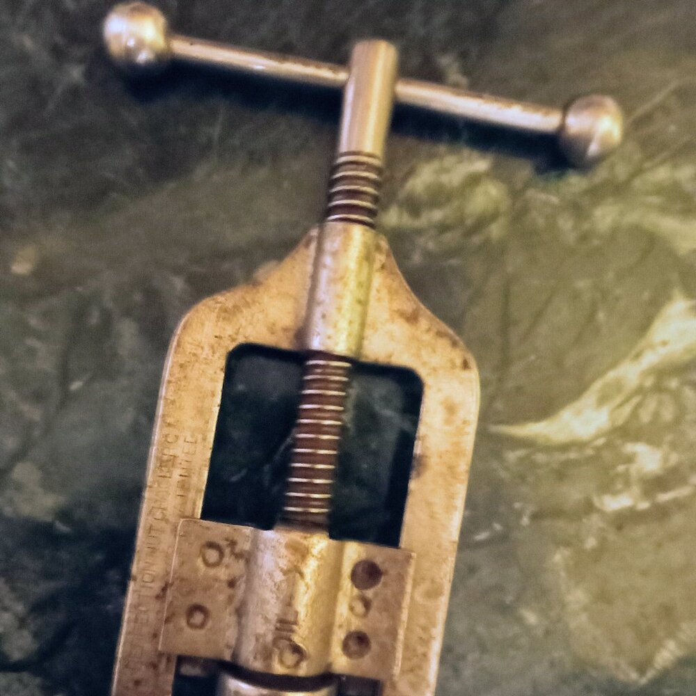 Handheld Nutcracker - Picture 3 of 8
